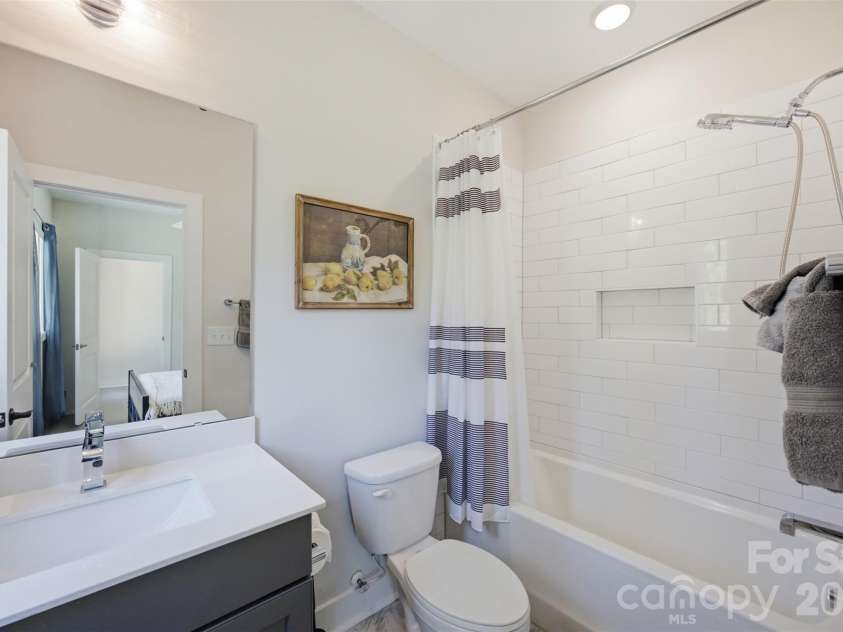 509 Strong Avenue, Charlotte, NC 28205.  MLS# CAR4418385, YatesRealty ID 47499. Bathroom - Ground level