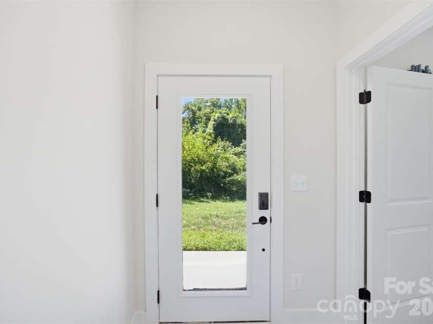 509 Strong Avenue, Charlotte, NC 28205.  MLS# CAR4418385, YatesRealty ID 47499. Foyer