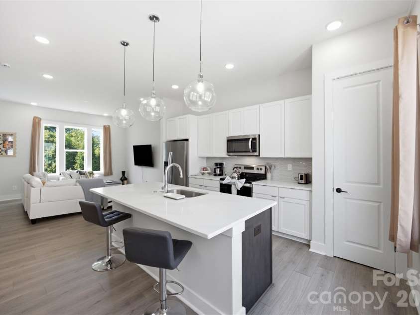 509 Strong Avenue, Charlotte, NC 28205.  MLS# CAR4418385, YatesRealty ID 47499. Kitchen