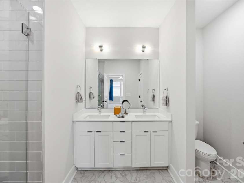 509 Strong Avenue, Charlotte, NC 28205.  MLS# CAR4418385, YatesRealty ID 47499. Primary bathroom
