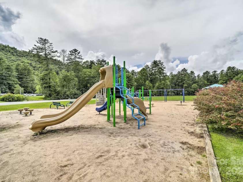 45 tomahawk Drive, Sapphire, NC 28774.  MLS# CAR4309556, YatesRealty ID 475. 