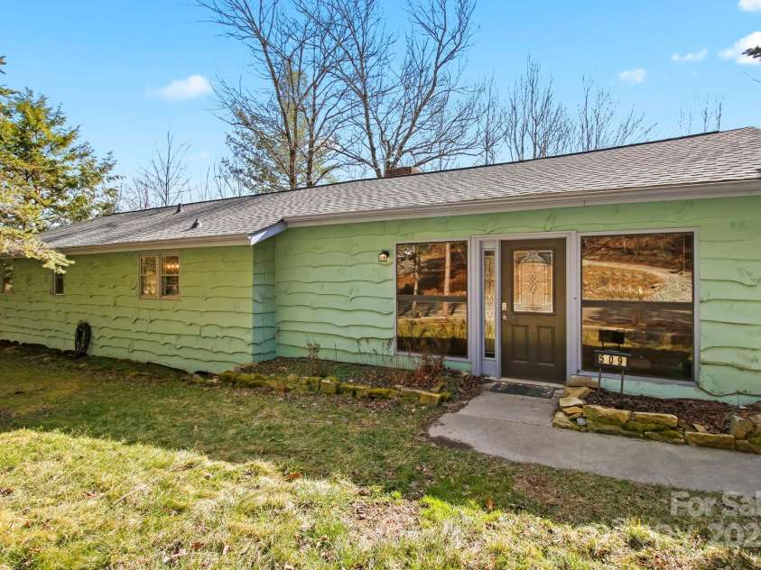 509 Seven Devils Road, Banner Elk, NC 28604.  MLS# CAR4243258, YatesRealty ID 4750. 