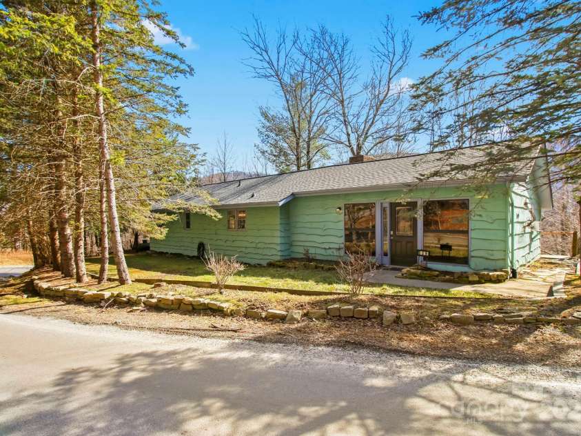 509 Seven Devils Road, Banner Elk, NC 28604.  MLS# CAR4243258, YatesRealty ID 4750. 