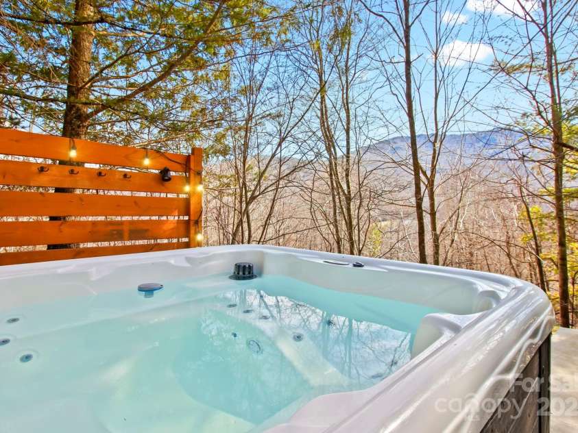 509 Seven Devils Road, Banner Elk, NC 28604.  MLS# CAR4243258, YatesRealty ID 4750. 