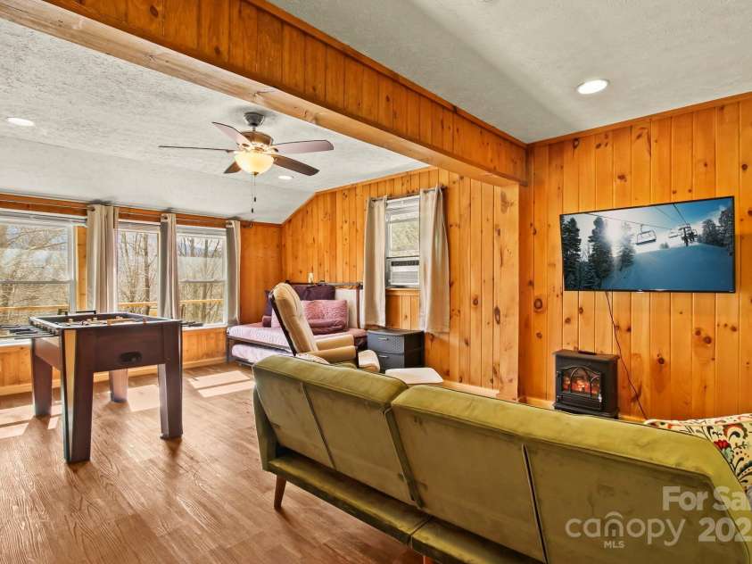 509 Seven Devils Road, Banner Elk, NC 28604.  MLS# CAR4243258, YatesRealty ID 4750. 