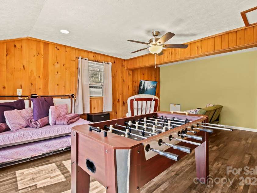 509 Seven Devils Road, Banner Elk, NC 28604.  MLS# CAR4243258, YatesRealty ID 4750. 