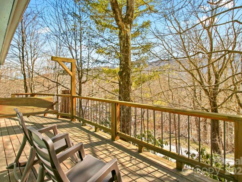 509 Seven Devils Road, Banner Elk, NC 28604.  MLS# CAR4243258, YatesRealty ID 4750. 