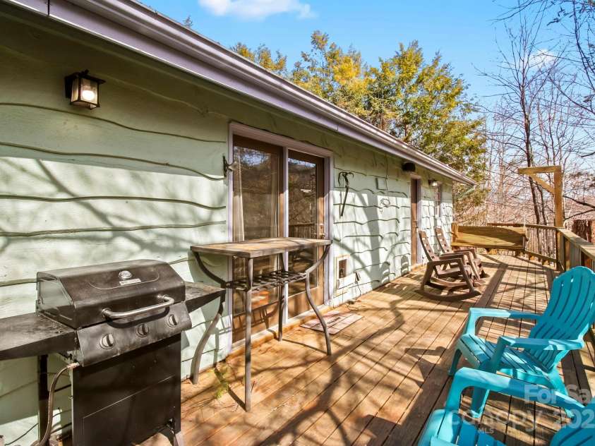 509 Seven Devils Road, Banner Elk, NC 28604.  MLS# CAR4243258, YatesRealty ID 4750. 