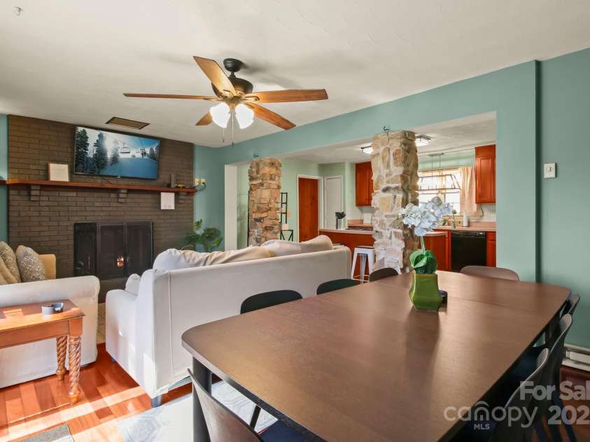 509 Seven Devils Road, Banner Elk, NC 28604.  MLS# CAR4243258, YatesRealty ID 4750. 