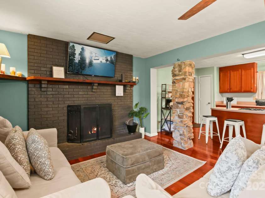 509 Seven Devils Road, Banner Elk, NC 28604.  MLS# CAR4243258, YatesRealty ID 4750. 