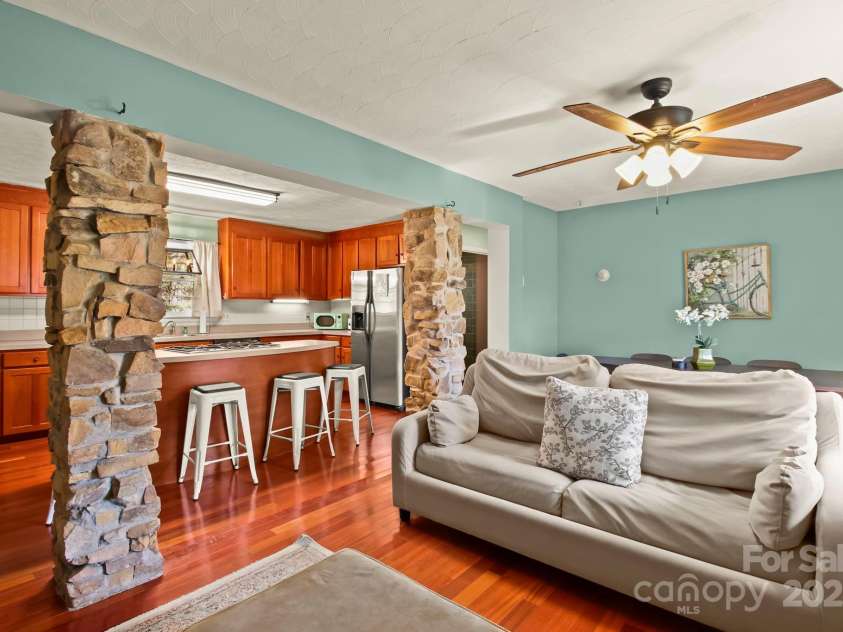 509 Seven Devils Road, Banner Elk, NC 28604.  MLS# CAR4243258, YatesRealty ID 4750. 