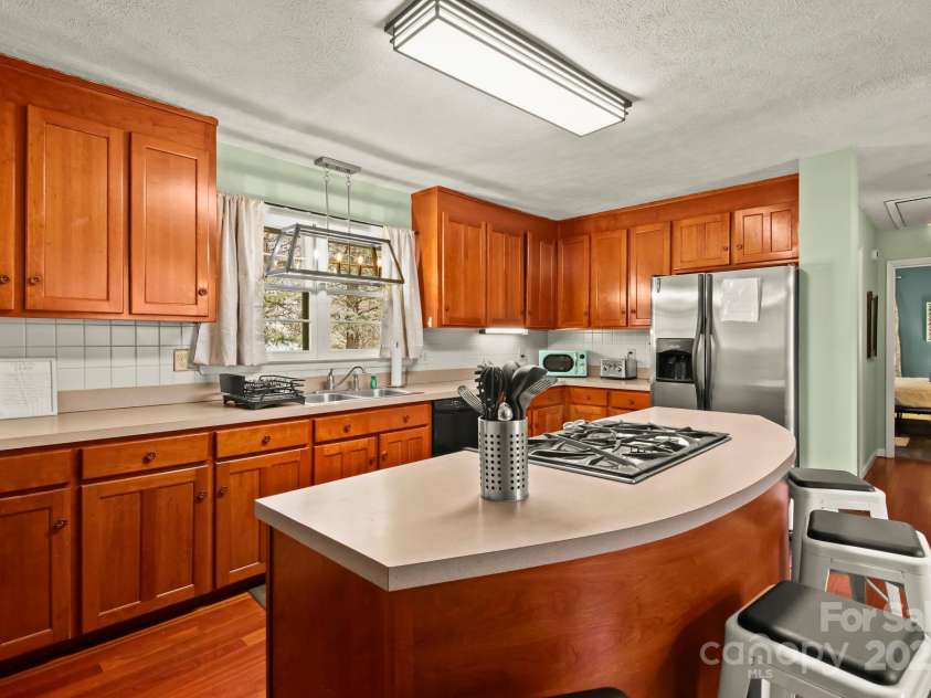 509 Seven Devils Road, Banner Elk, NC 28604.  MLS# CAR4243258, YatesRealty ID 4750. 