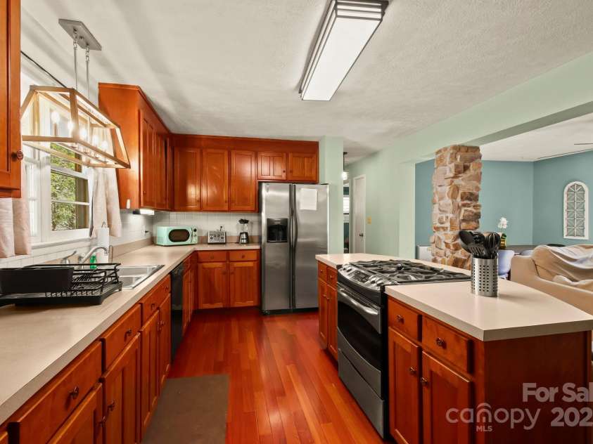 509 Seven Devils Road, Banner Elk, NC 28604.  MLS# CAR4243258, YatesRealty ID 4750. 