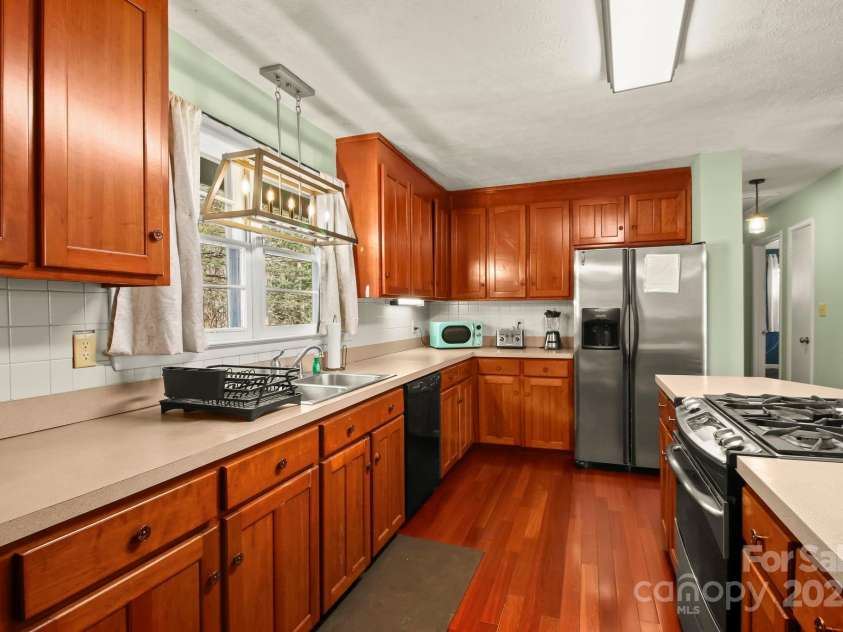 509 Seven Devils Road, Banner Elk, NC 28604.  MLS# CAR4243258, YatesRealty ID 4750. 