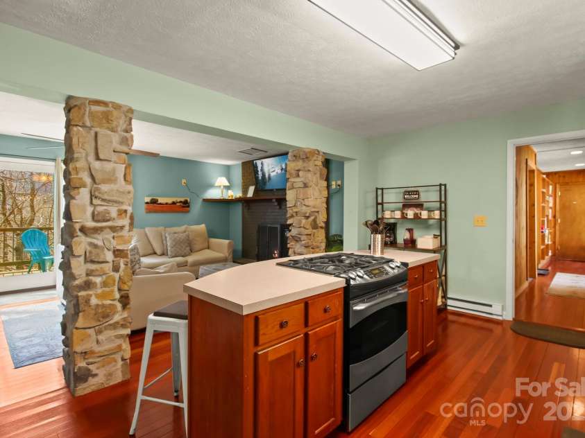 509 Seven Devils Road, Banner Elk, NC 28604.  MLS# CAR4243258, YatesRealty ID 4750. 