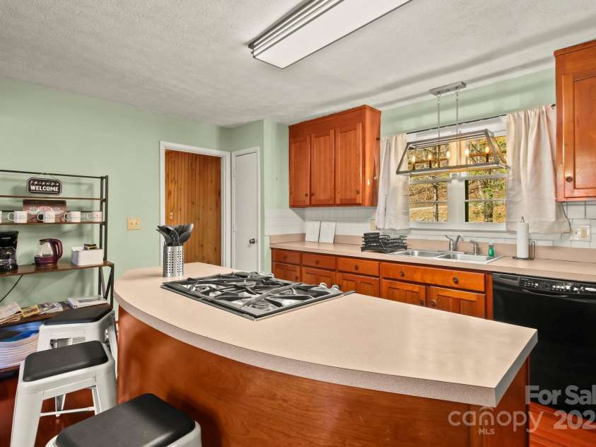 509 Seven Devils Road, Banner Elk, NC 28604.  MLS# CAR4243258, YatesRealty ID 4750. 