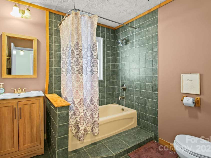 509 Seven Devils Road, Banner Elk, NC 28604.  MLS# CAR4243258, YatesRealty ID 4750. 