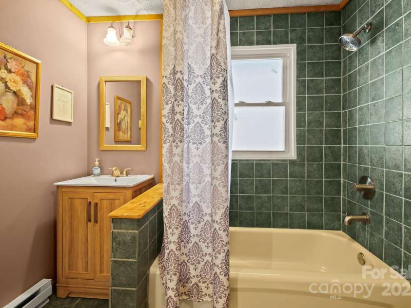 509 Seven Devils Road, Banner Elk, NC 28604.  MLS# CAR4243258, YatesRealty ID 4750. 