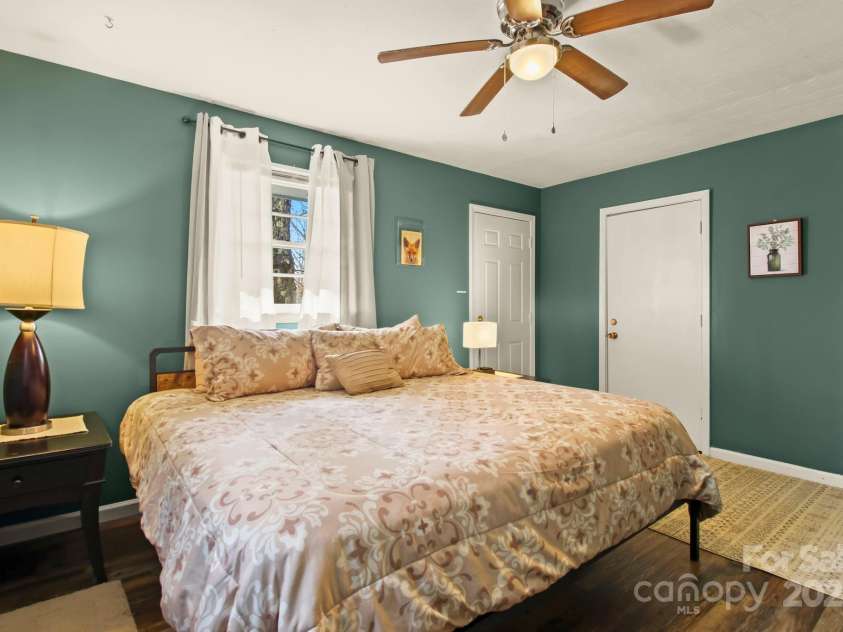 509 Seven Devils Road, Banner Elk, NC 28604.  MLS# CAR4243258, YatesRealty ID 4750. 