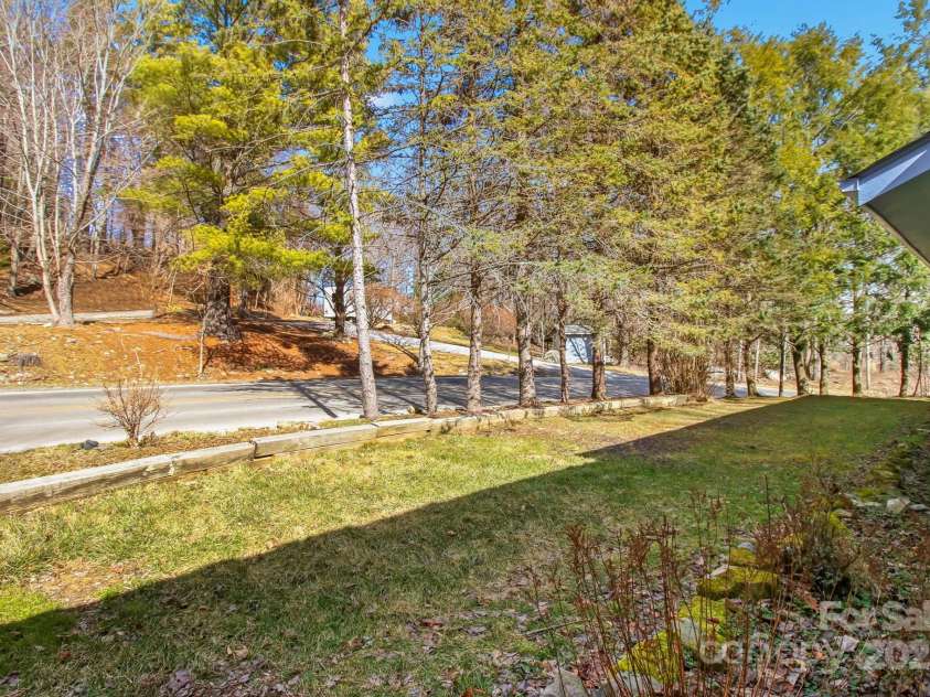 509 Seven Devils Road, Banner Elk, NC 28604.  MLS# CAR4243258, YatesRealty ID 4750. 