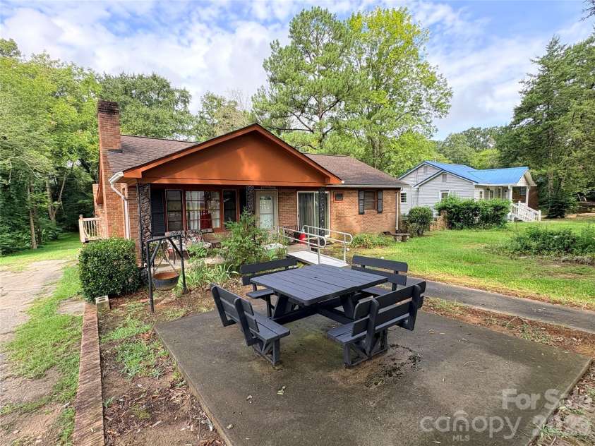 420 Hampton Road, Lancaster, SC 29720.  MLS# CAR4419257, YatesRealty ID 47500. Front 2nd View