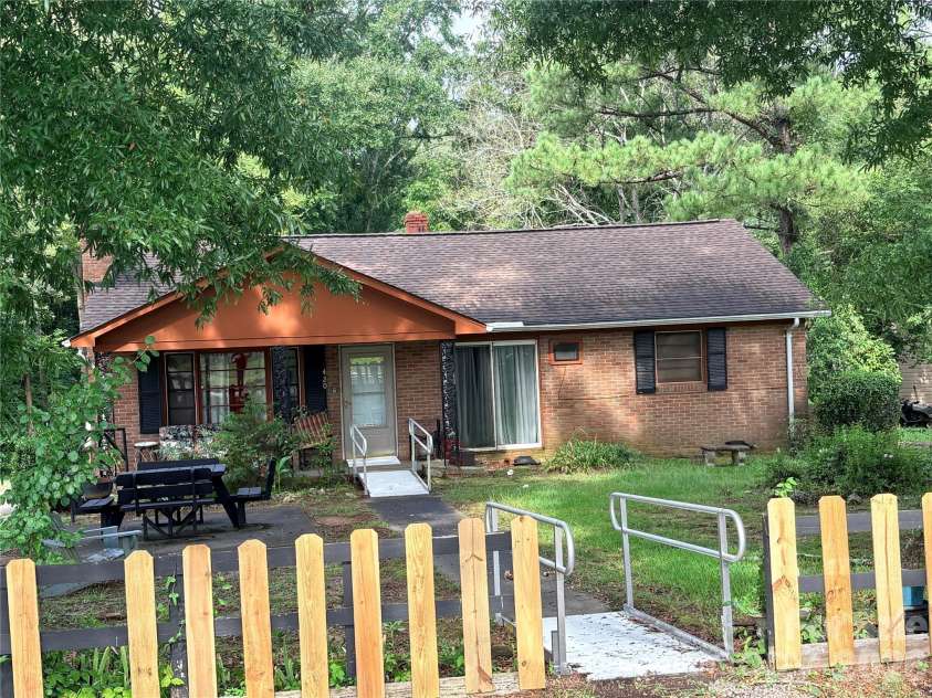420 Hampton Road, Lancaster, SC 29720.  MLS# CAR4419257, YatesRealty ID 47500. Front