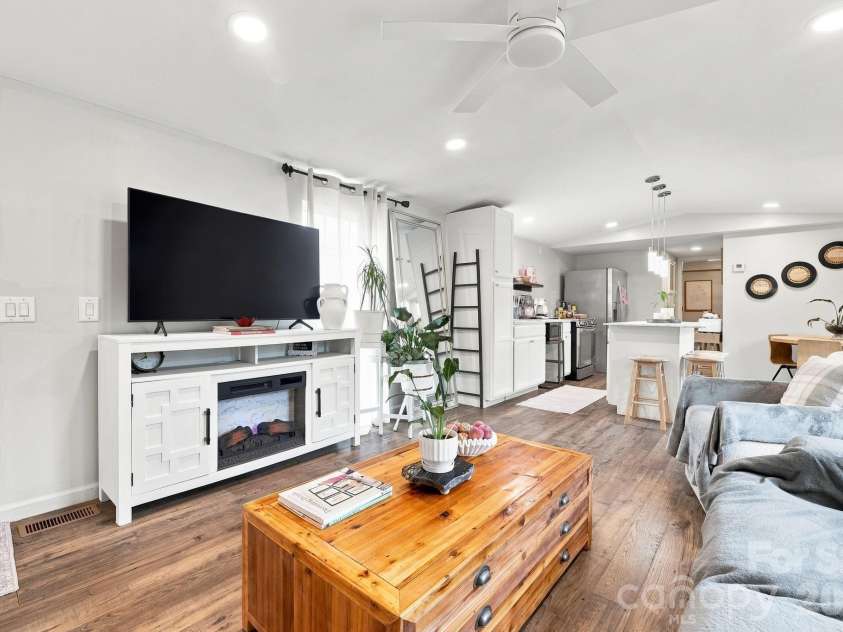 1433 Oakbrook Lane, Denver, NC 28037.  MLS# CAR4417422, YatesRealty ID 47501. 