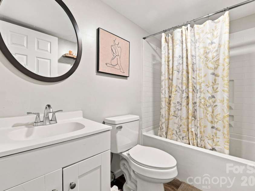 1433 Oakbrook Lane, Denver, NC 28037.  MLS# CAR4417422, YatesRealty ID 47501. Bathroom 2