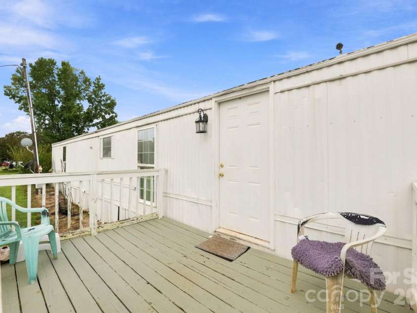 1433 Oakbrook Lane, Denver, NC 28037.  MLS# CAR4417422, YatesRealty ID 47501. Front Porch