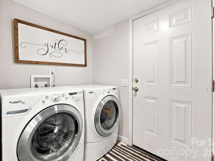 1433 Oakbrook Lane, Denver, NC 28037.  MLS# CAR4417422, YatesRealty ID 47501. Laundry