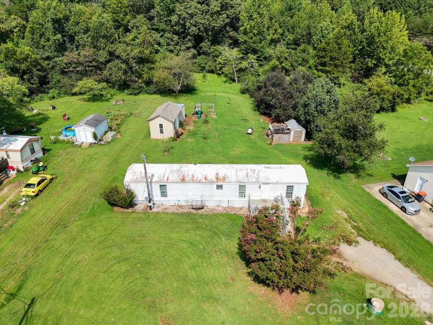 1433 Oakbrook Lane, Denver, NC 28037.  MLS# CAR4417422, YatesRealty ID 47501. Over half an acre lot