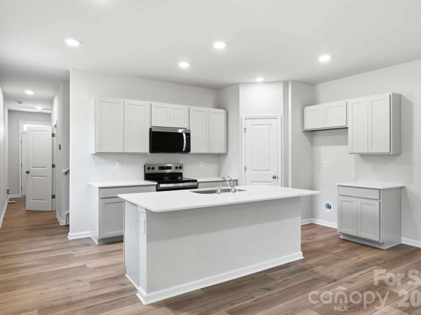 3209 Meadow Knoll Drive, Charlotte, NC 28269.  MLS# CAR4409591, YatesRealty ID 47502. 