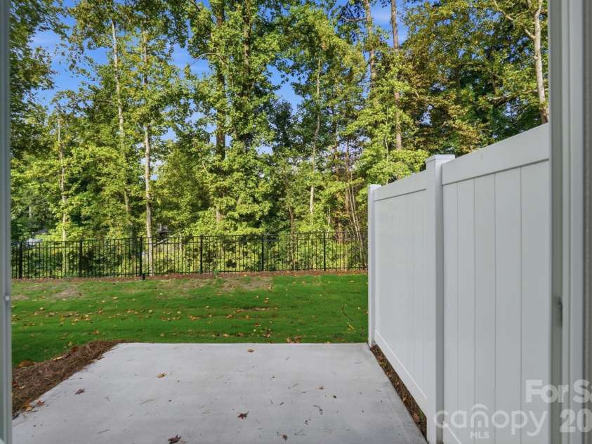 3209 Meadow Knoll Drive, Charlotte, NC 28269.  MLS# CAR4409591, YatesRealty ID 47502. 
