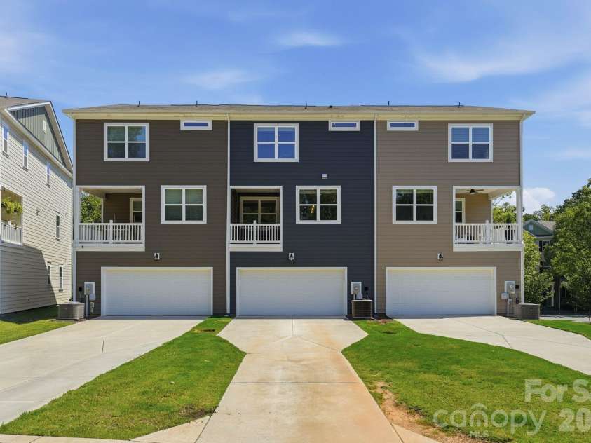 16705 Summers Walk Boulevard, Davidson, NC 28036.  MLS# CAR4411170, YatesRealty ID 47505. 