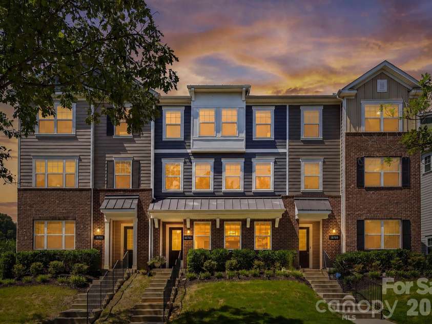 16705 Summers Walk Boulevard, Davidson, NC 28036.  MLS# CAR4411170, YatesRealty ID 47505. 