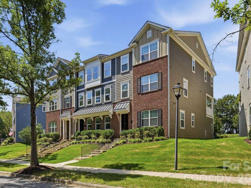 16705 Summers Walk Boulevard, Davidson, NC 28036.  MLS# CAR4411170, YatesRealty ID 47505. 