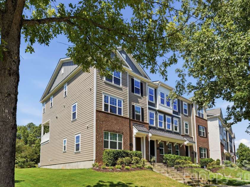 16705 Summers Walk Boulevard, Davidson, NC 28036.  MLS# CAR4411170, YatesRealty ID 47505. 