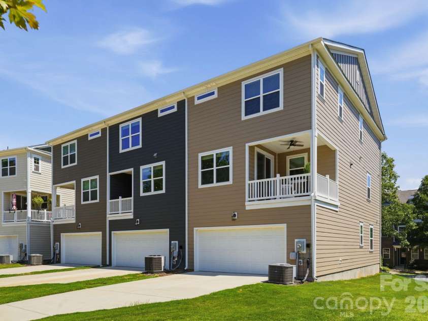 16705 Summers Walk Boulevard, Davidson, NC 28036.  MLS# CAR4411170, YatesRealty ID 47505. 