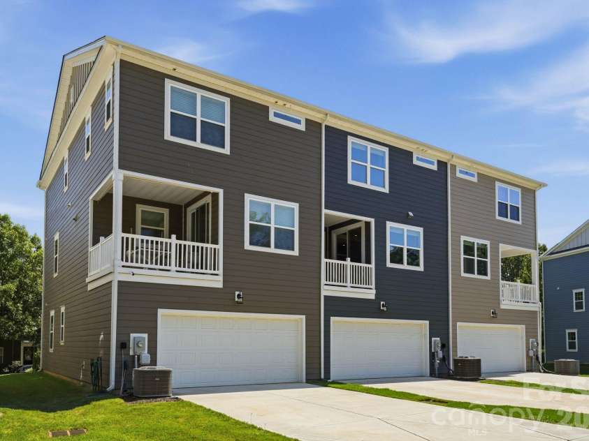 16705 Summers Walk Boulevard, Davidson, NC 28036.  MLS# CAR4411170, YatesRealty ID 47505. 