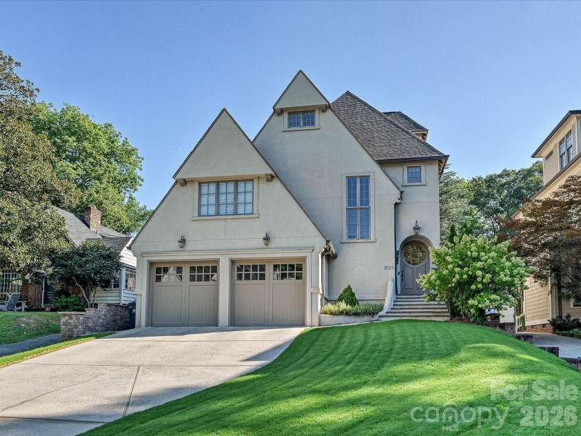 3025 Hanson Drive, Charlotte, NC 28207.  MLS# CAR4419099, YatesRealty ID 47506. 