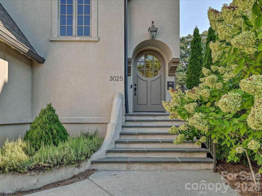3025 Hanson Drive, Charlotte, NC 28207.  MLS# CAR4419099, YatesRealty ID 47506. 