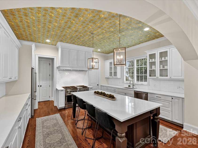3025 Hanson Drive, Charlotte, NC 28207.  MLS# CAR4419099, YatesRealty ID 47506. 