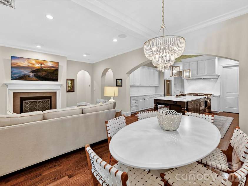 3025 Hanson Drive, Charlotte, NC 28207.  MLS# CAR4419099, YatesRealty ID 47506. 
