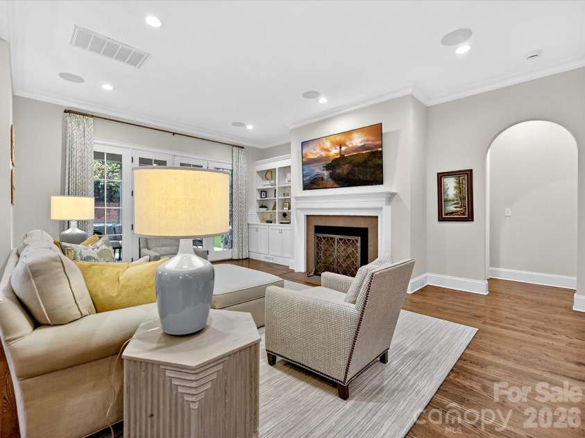 3025 Hanson Drive, Charlotte, NC 28207.  MLS# CAR4419099, YatesRealty ID 47506. 