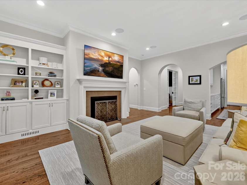 3025 Hanson Drive, Charlotte, NC 28207.  MLS# CAR4419099, YatesRealty ID 47506. 
