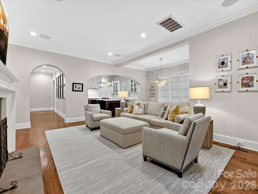 3025 Hanson Drive, Charlotte, NC 28207.  MLS# CAR4419099, YatesRealty ID 47506. 