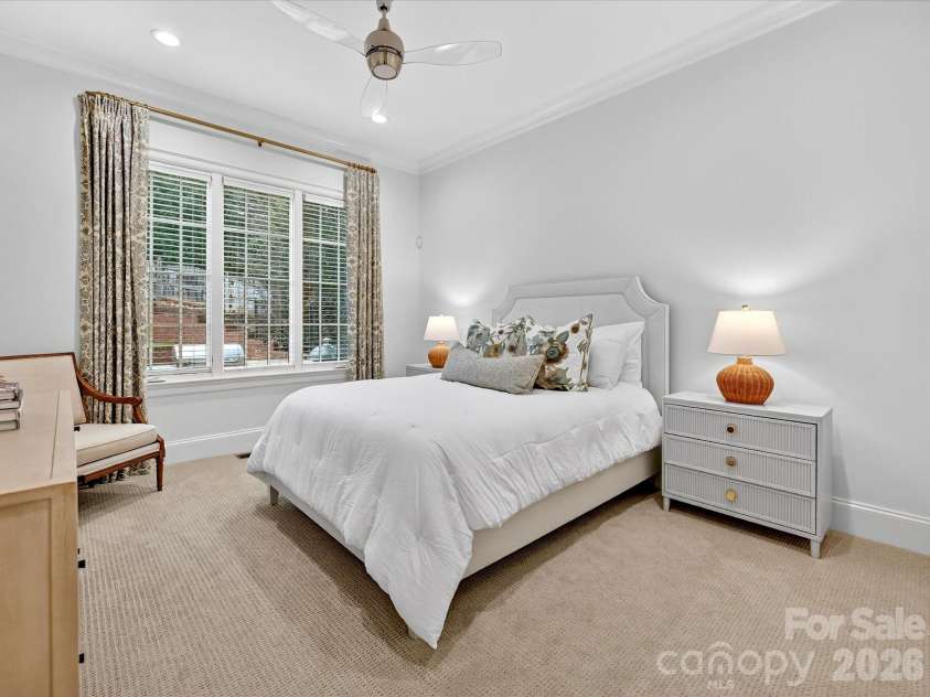 3025 Hanson Drive, Charlotte, NC 28207.  MLS# CAR4419099, YatesRealty ID 47506. 