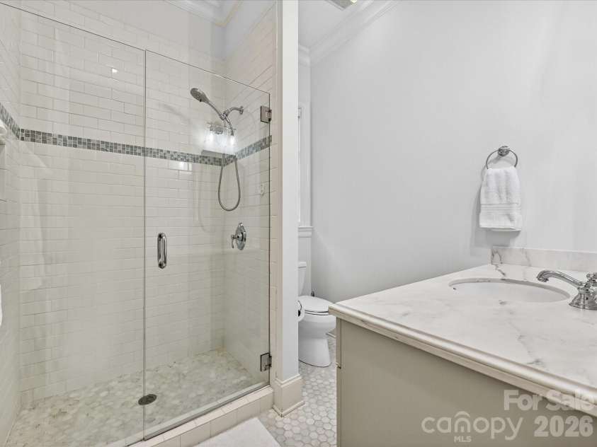 3025 Hanson Drive, Charlotte, NC 28207.  MLS# CAR4419099, YatesRealty ID 47506. 