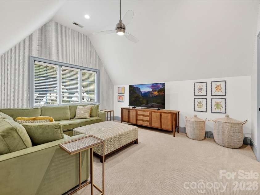 3025 Hanson Drive, Charlotte, NC 28207.  MLS# CAR4419099, YatesRealty ID 47506. 