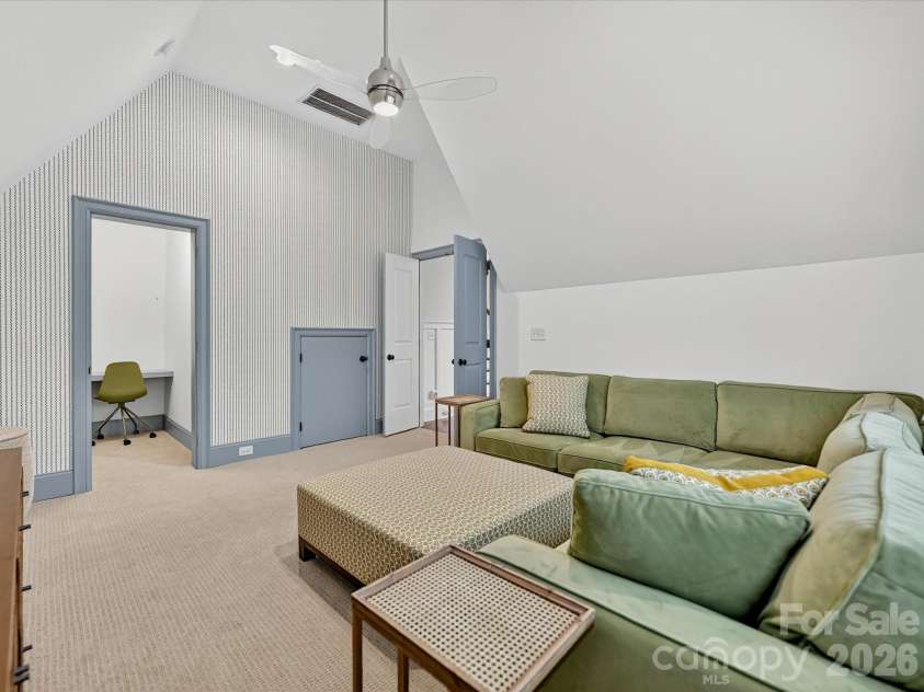 3025 Hanson Drive, Charlotte, NC 28207.  MLS# CAR4419099, YatesRealty ID 47506. 